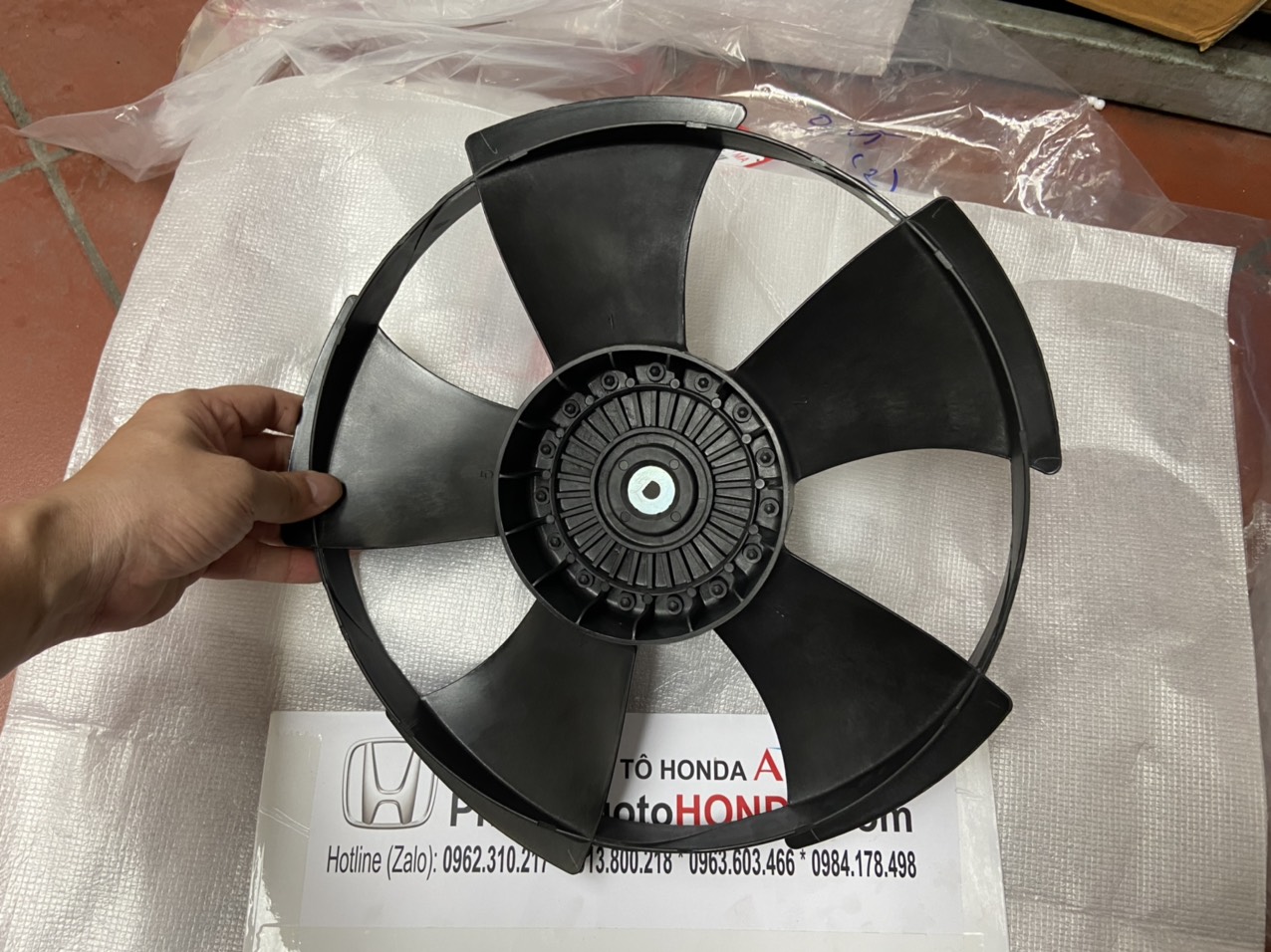 Cánh quạt làm mát két nước dàn nóng xe Honda HRV